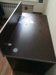 Компьютерный стол с перегородкой